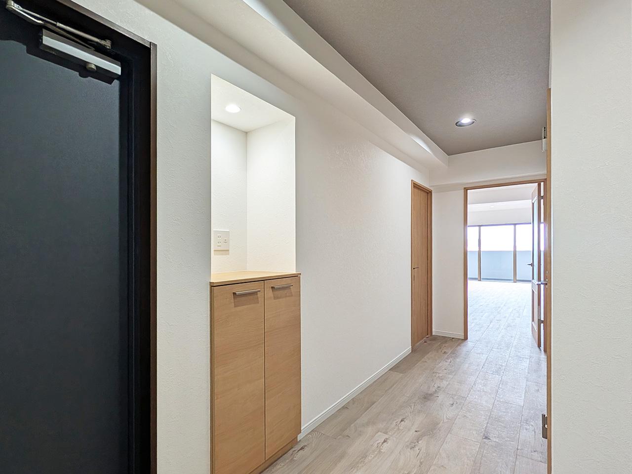 福岡市西区今宿青木の売買物件/廊下。ここにもちょっとした収納が。