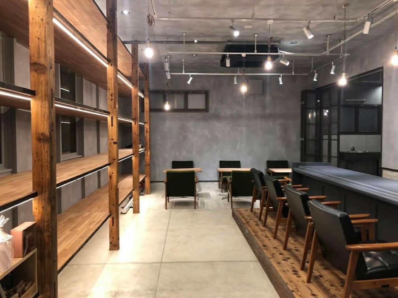 大牟田市古町の賃貸物件/1階にはおしゃれなカフェがはいってます。