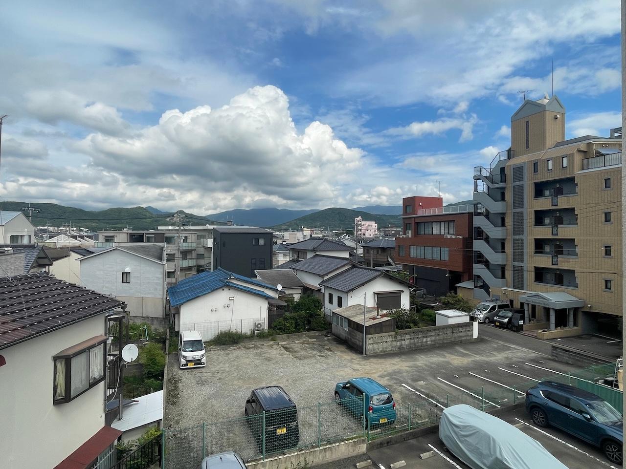 福岡市博多区春町の賃貸物件/窓からの眺望は抜けてます。