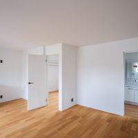 山口県防府市八王子の賃貸物件/白と木を基調にした今っぽいシンプルな内装で、北欧家具やアンティークも自然に馴染みそう。