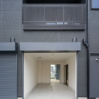 山口県防府市八王子の賃貸物件/ガレージ付きの区画もあって、使い方の想像がふくらみます。