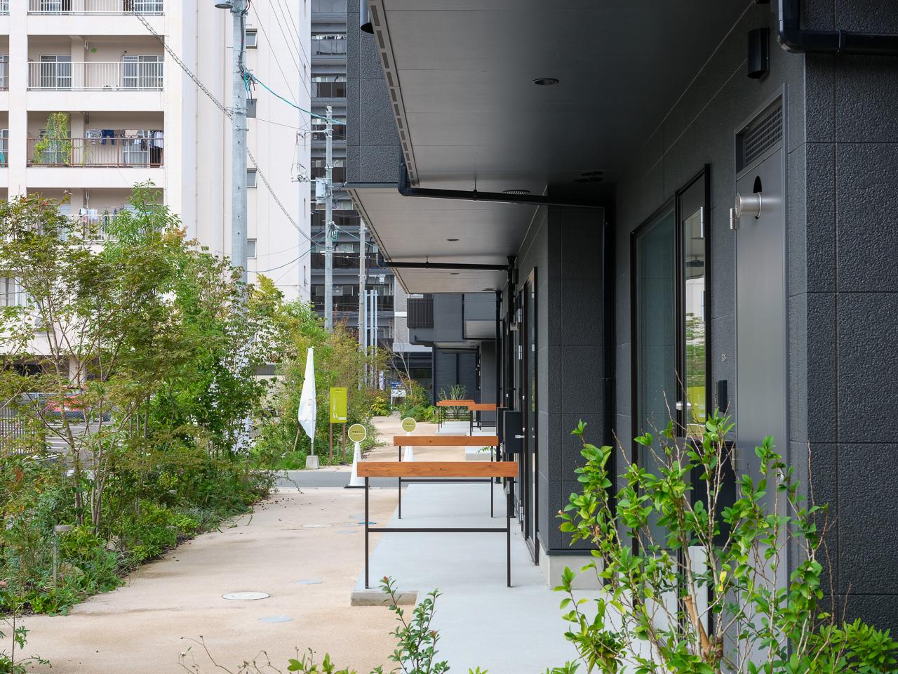 山口県防府市八王子の賃貸物件/なりわい・アトリエの区画は、軒先がゆるやかにつながっていて心地いい