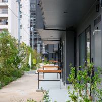 山口県防府市八王子の賃貸物件/なりわい・アトリエの区画は、軒先がゆるやかにつながっていて心地いい