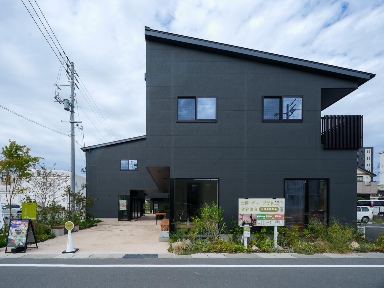 山口県防府市八王子の賃貸物件/道を渡った先にも、ゆるやかに街区が続いていきます。