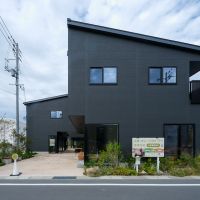 山口県防府市八王子の賃貸物件/道を渡った先にも、ゆるやかに街区が続いていきます。