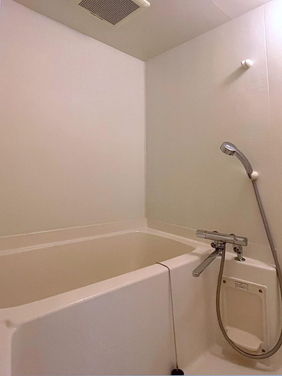 福岡市早良区西新の賃貸物件/バスルームはコンパクトめ。