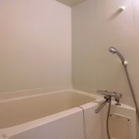 福岡市早良区西新の賃貸物件/バスルームはコンパクトめ。