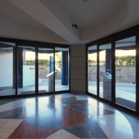 福岡市早良区西新の賃貸物件/エントランス。