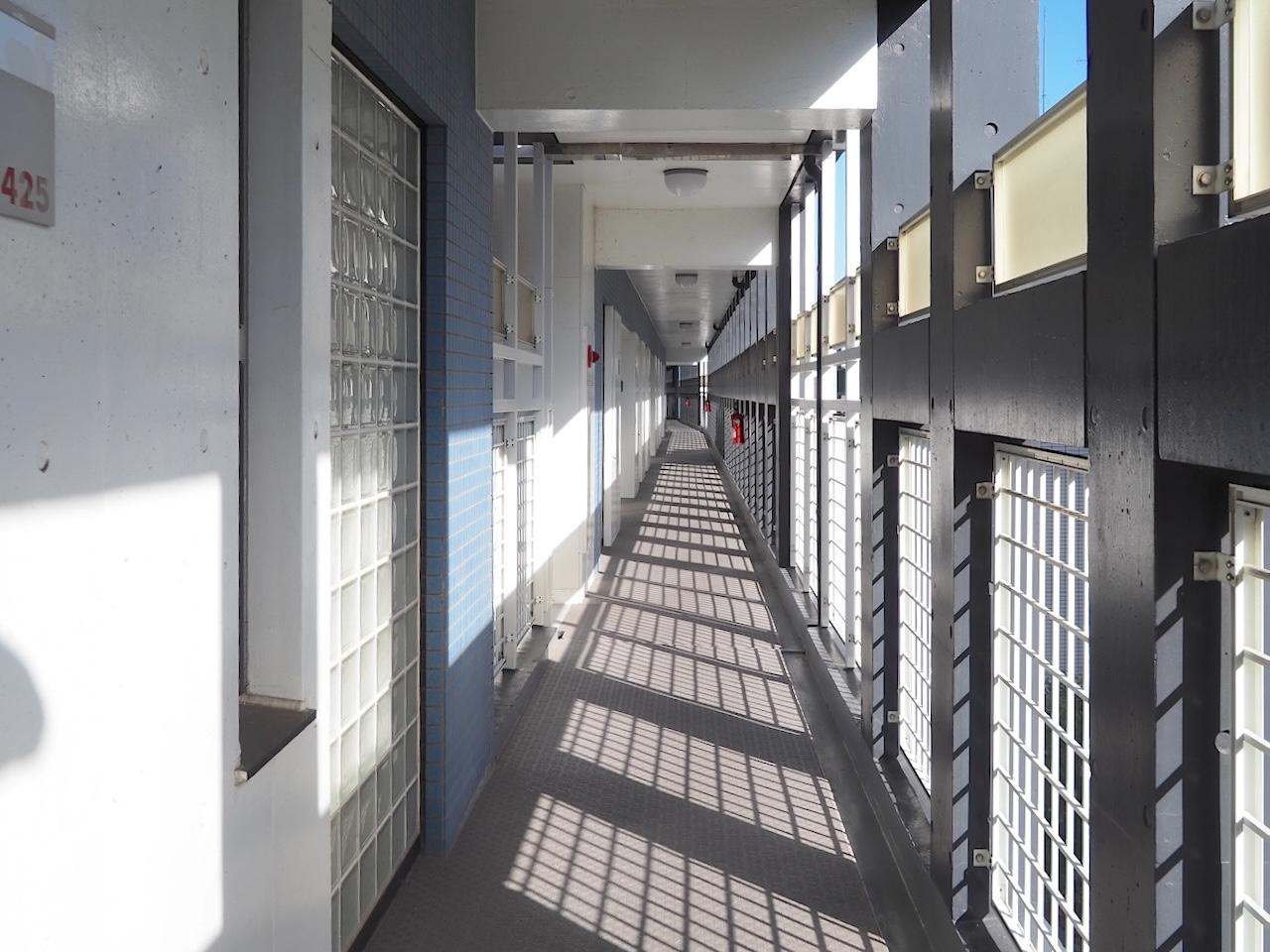 福岡市早良区西新の賃貸物件/共用廊下も惚れ惚れします。