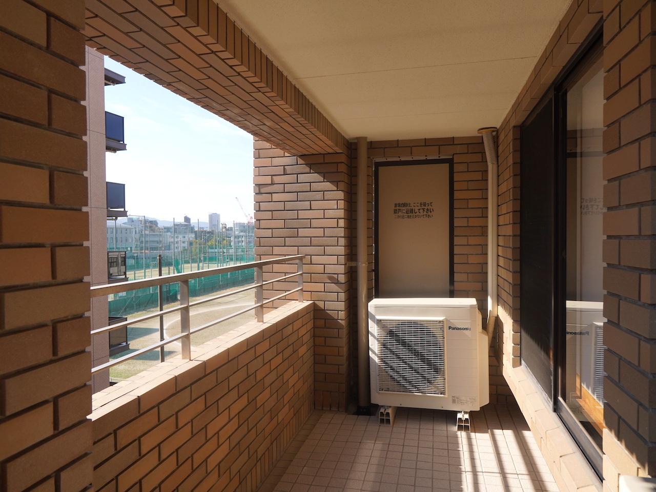 福岡市中央区荒戸の賃貸物件/どの部屋にも窓とバルコニーがついています。