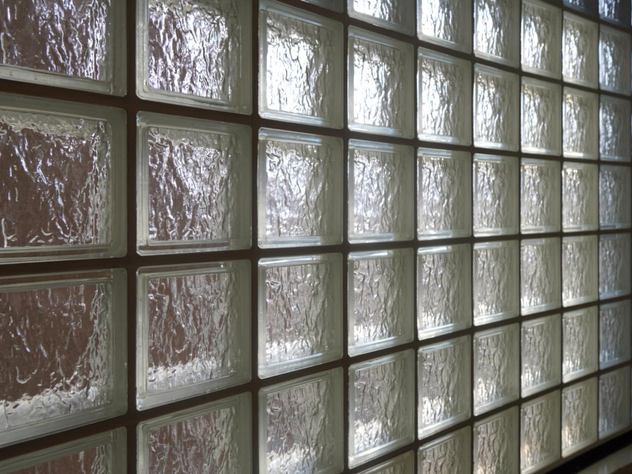 福岡市中央区荒戸の賃貸物件/水回り空間にはガラスブロックが。かわいい。