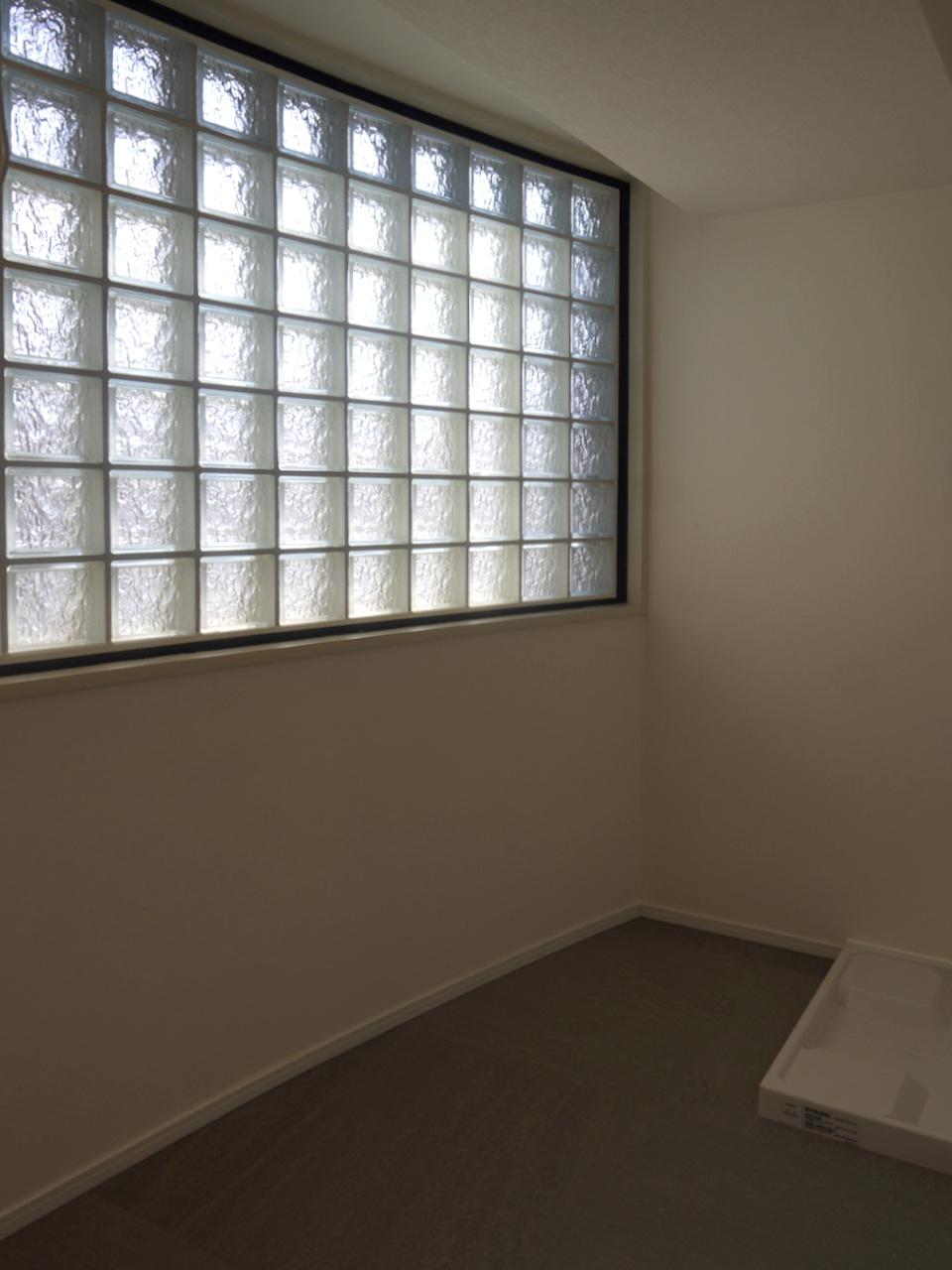 福岡市中央区荒戸の賃貸物件/洗濯機置き場もゆとりたっぷり。