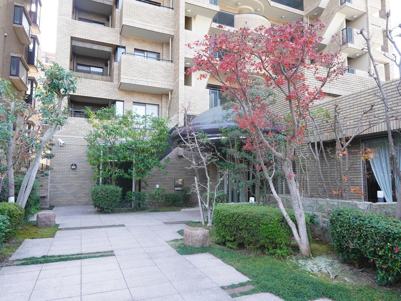 福岡市中央区荒戸の賃貸物件/今の季節は、もみじがきれいに紅葉していました。