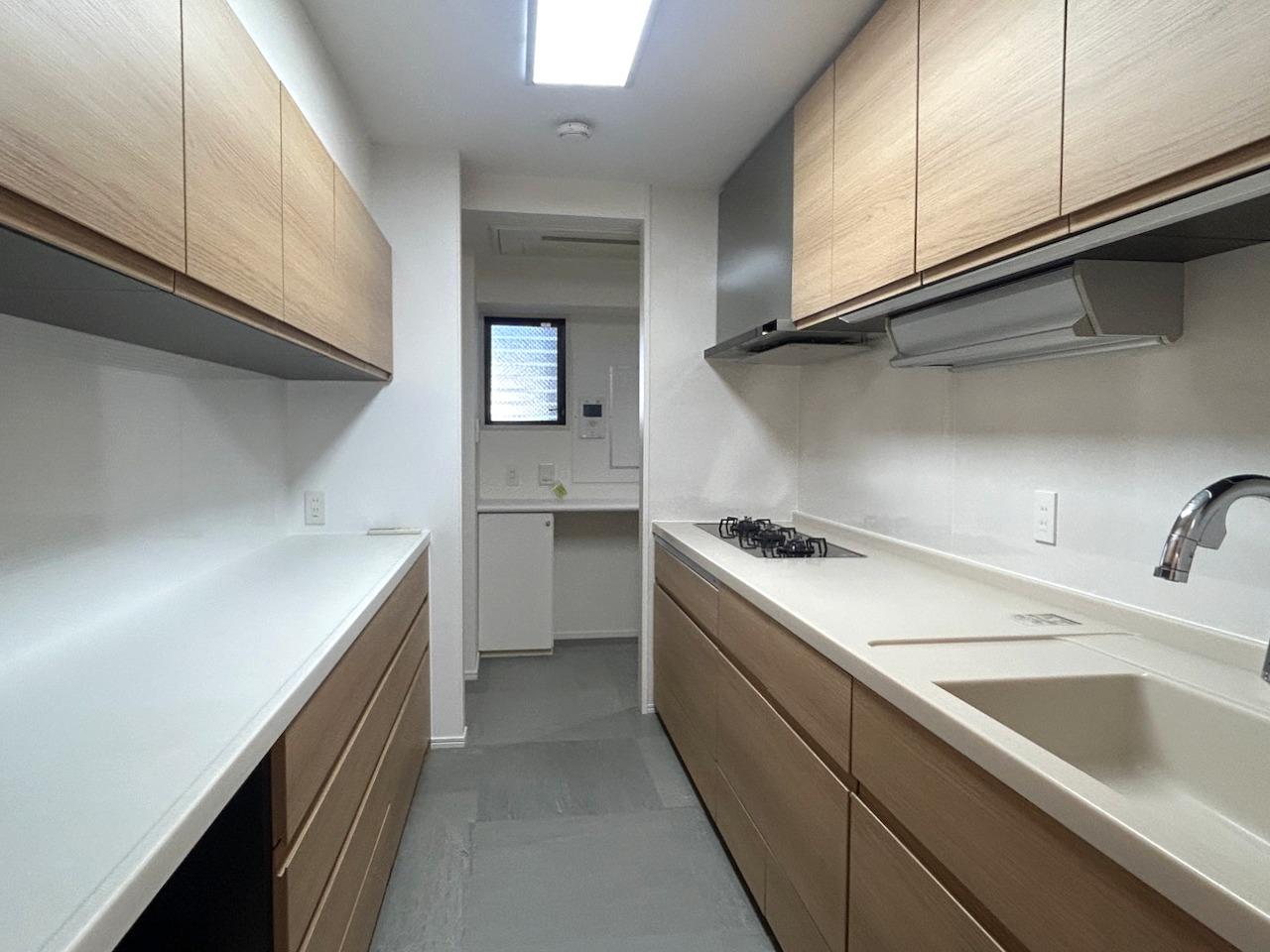 福岡市中央区荒戸の賃貸物件/キッチンもこの大きさ！カップボードもついているので収納には困りません。