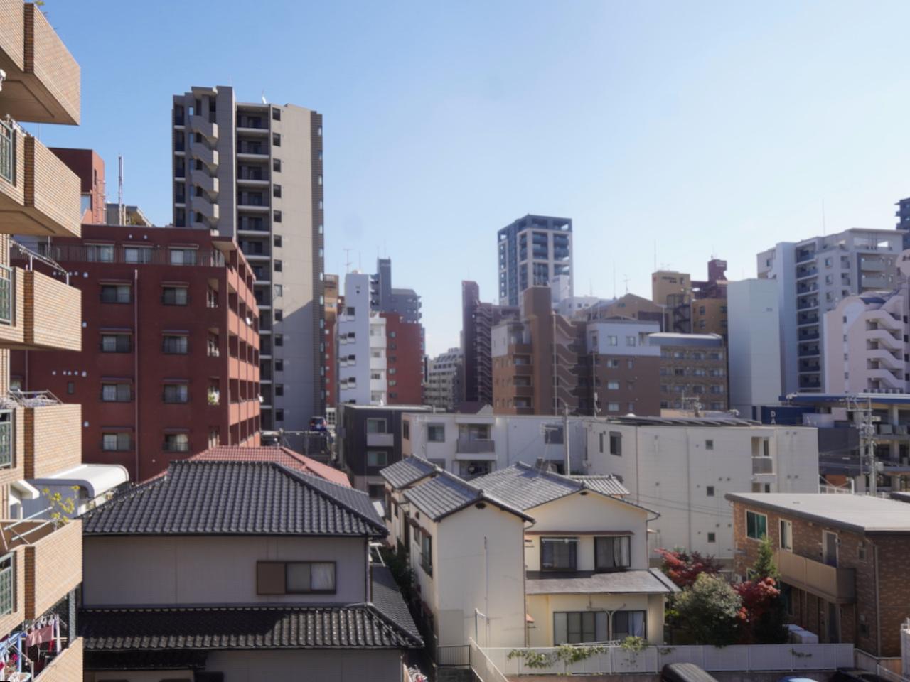 福岡市中央区荒戸の賃貸物件/リビング側バルコニーからの眺め。