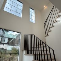 福岡市西区生の松原の売買物件/玄関は吹き抜けになっており、開放感があります。