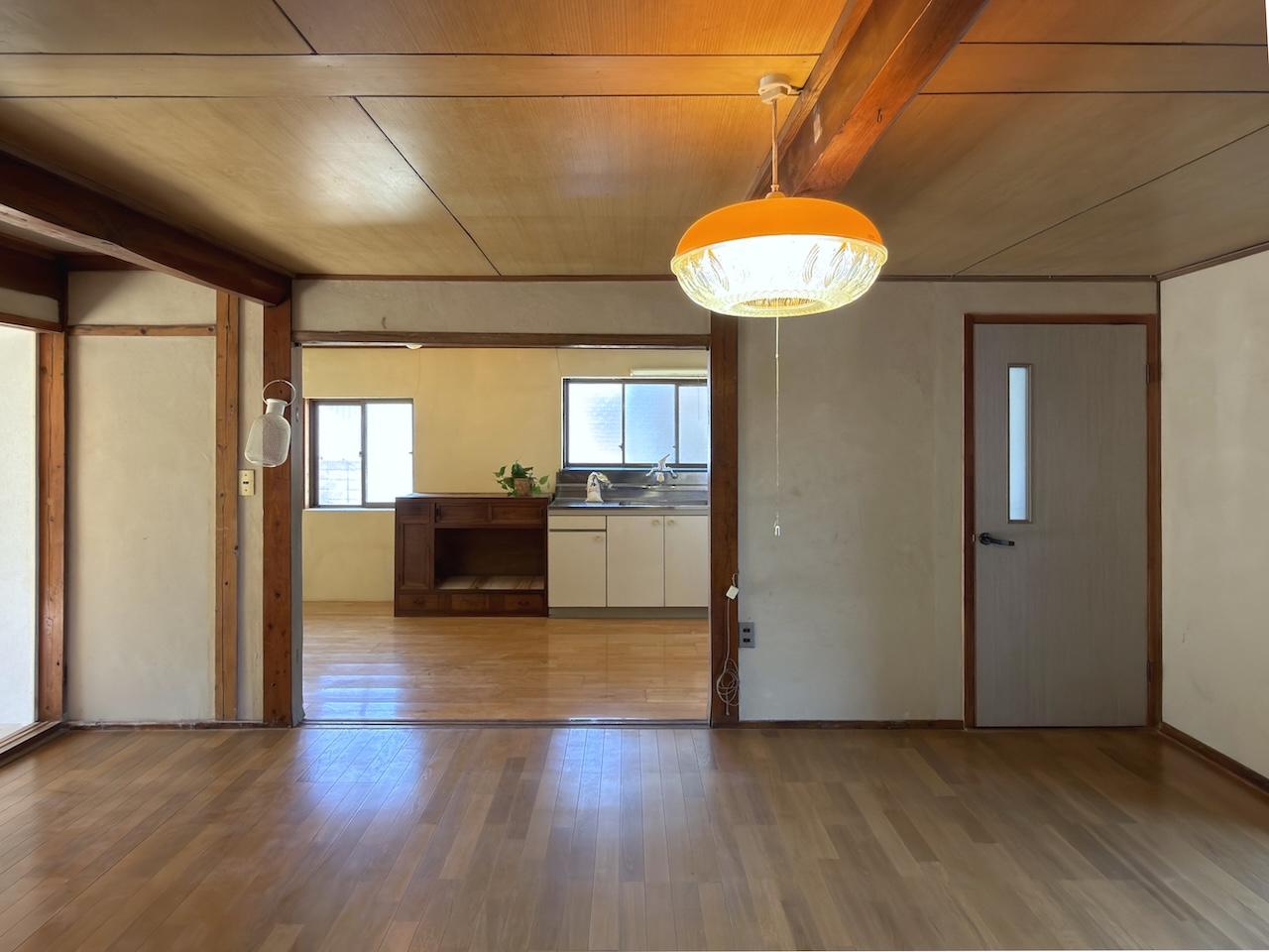 福岡県うきは市吉井町屋部の売買物件/リビング。こちらも広め。