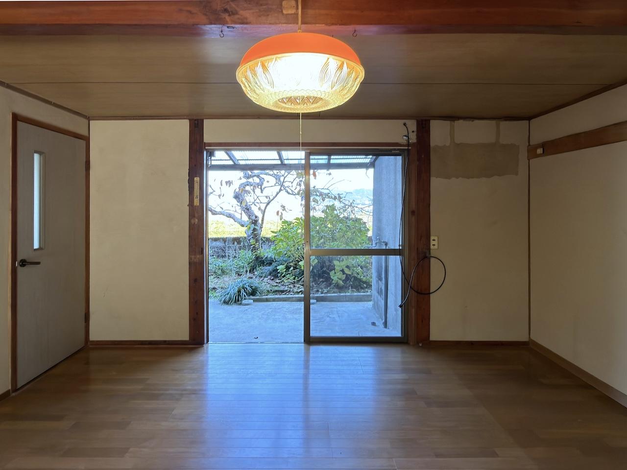 福岡県うきは市吉井町屋部の売買物件/奥は洗濯機置き場。屋根ついてます。