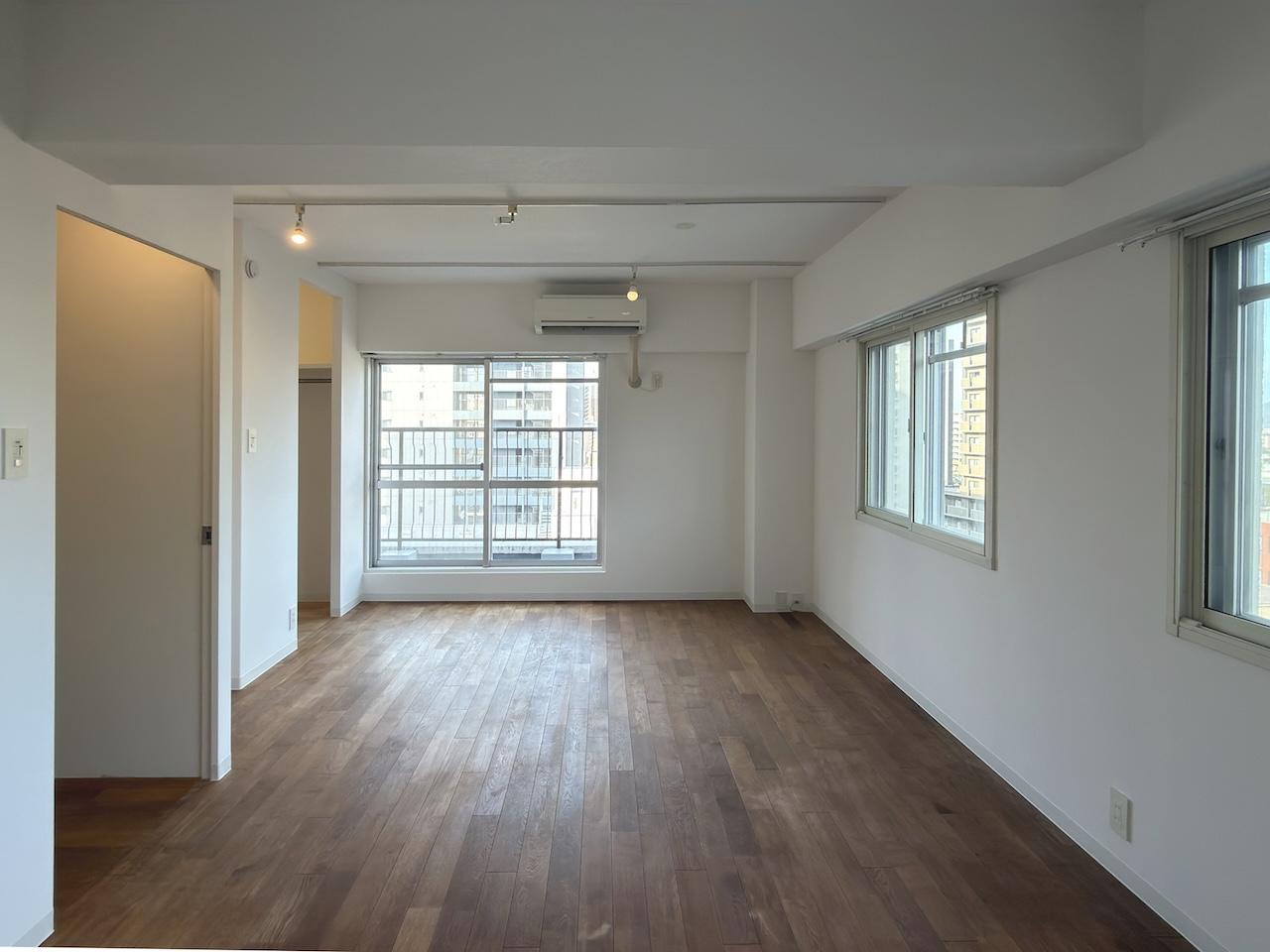 福岡市早良区高取の賃貸物件/白と無垢の洋室。