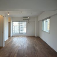 福岡市早良区高取の賃貸物件/白と無垢の洋室。