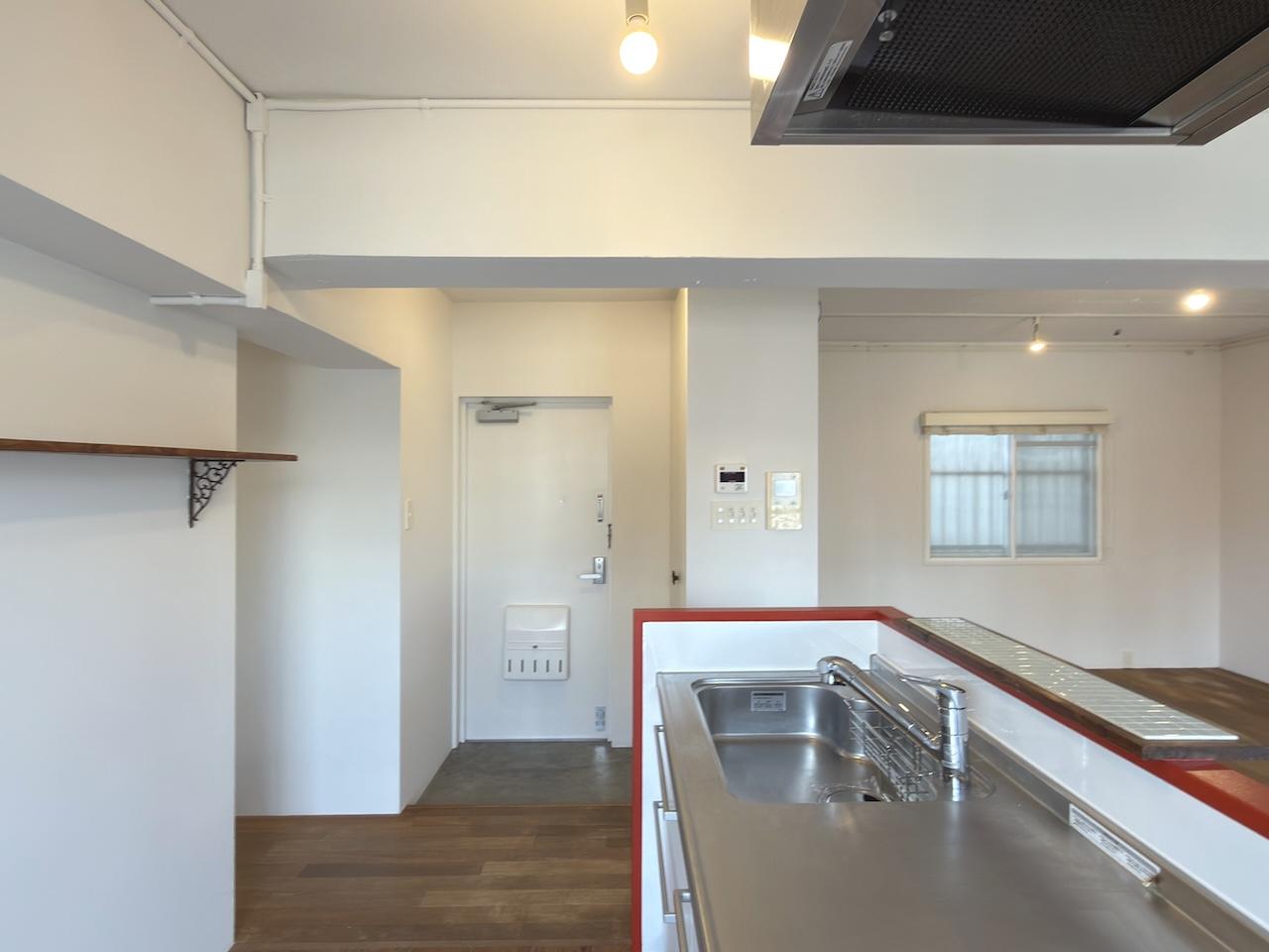 福岡市早良区高取の賃貸物件/玄関開けたらすぐにキッチン。