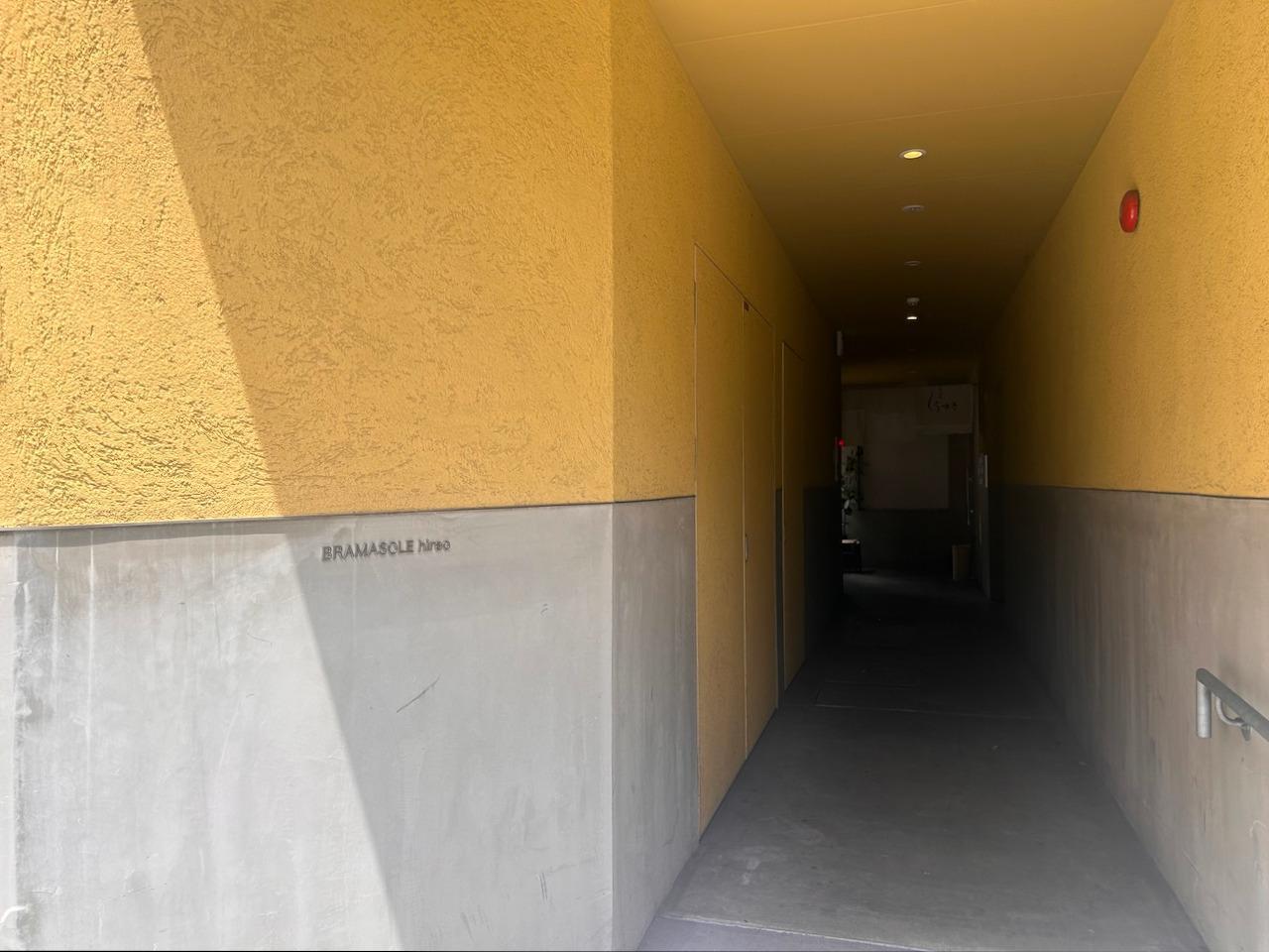 福岡市中央区平尾の賃貸物件/スタイリッシュなエントランス