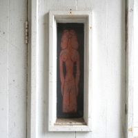 福岡市中央区桜坂の売買物件/玄関脇には、アートが取り込まれたようなデザイン。