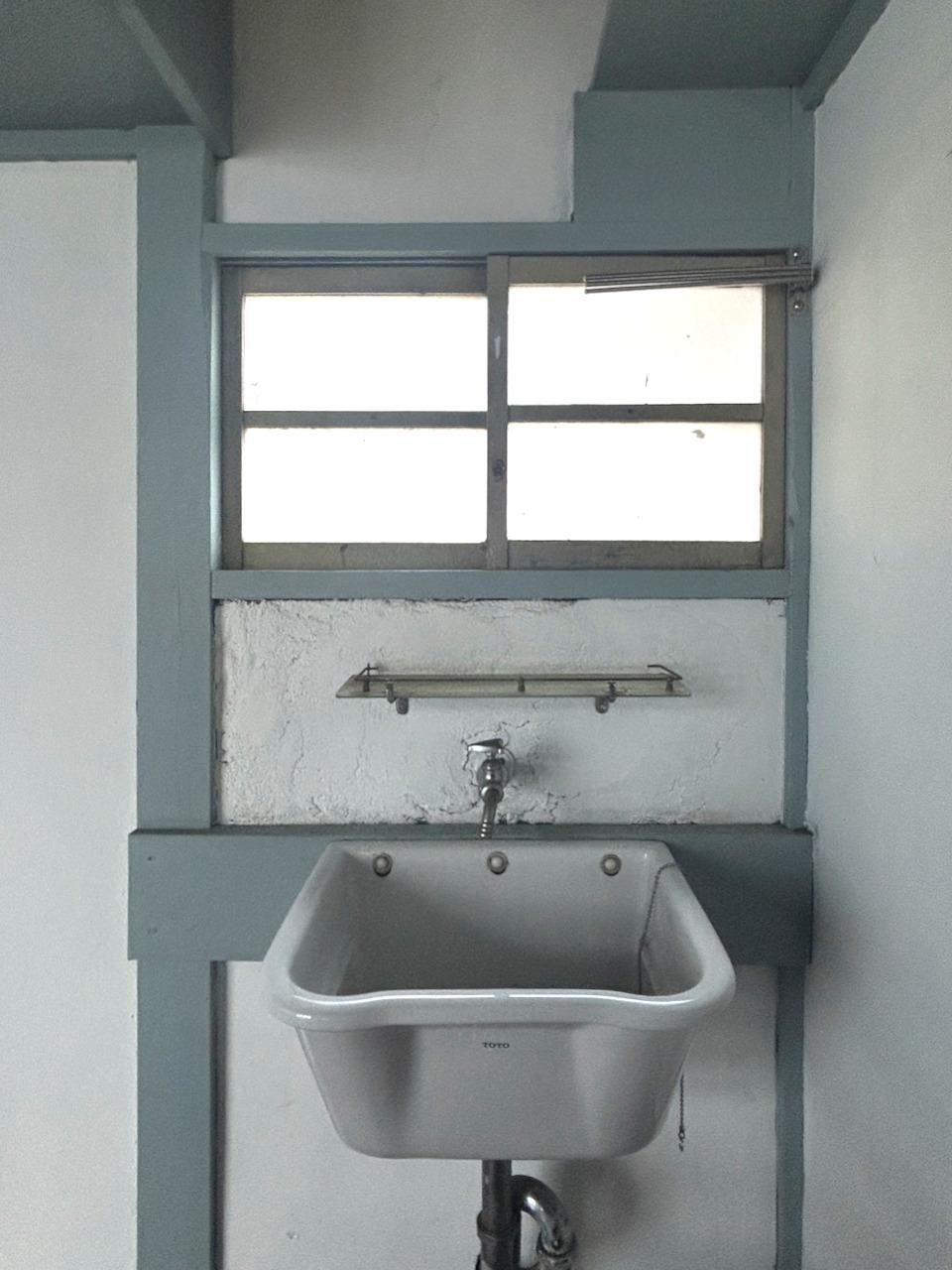 福岡市中央区桜坂の売買物件/アトリエ部分にはちょっとした水道も。