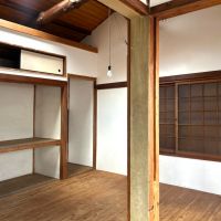 福岡市中央区桜坂の売買物件/柱や梁に、時間を重ねてきた趣を感じます。