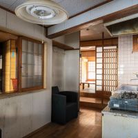 八女市黒木町黒木字上黒木の売買物件/左側の裏面に玄関があります