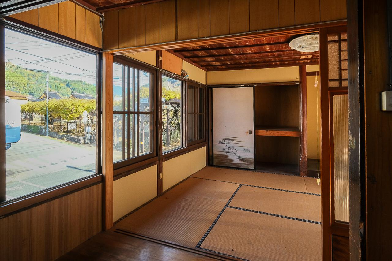 八女市黒木町黒木字上黒木の売買物件/階段から見た和室