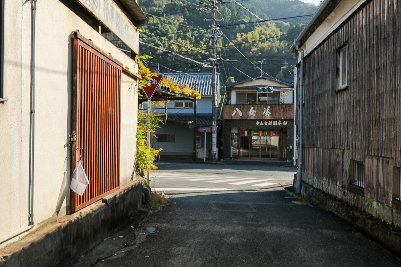 八女市黒木町黒木字上黒木の売買物件/近隣には酒蔵や、鯉が泳ぐ川も。