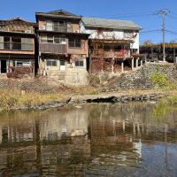 八女市黒木町黒木字上黒木の売買物件/川に面して建つのはわずか数軒だけ