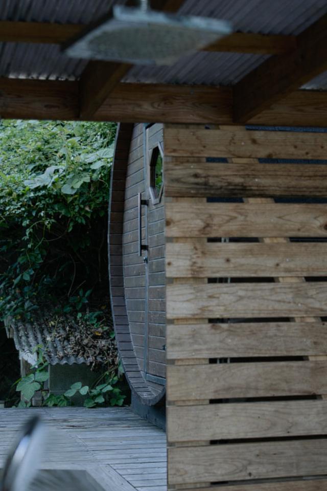 糸島市志摩芥屋の売買物件/テラスの奥にはちらっと見えるのは...