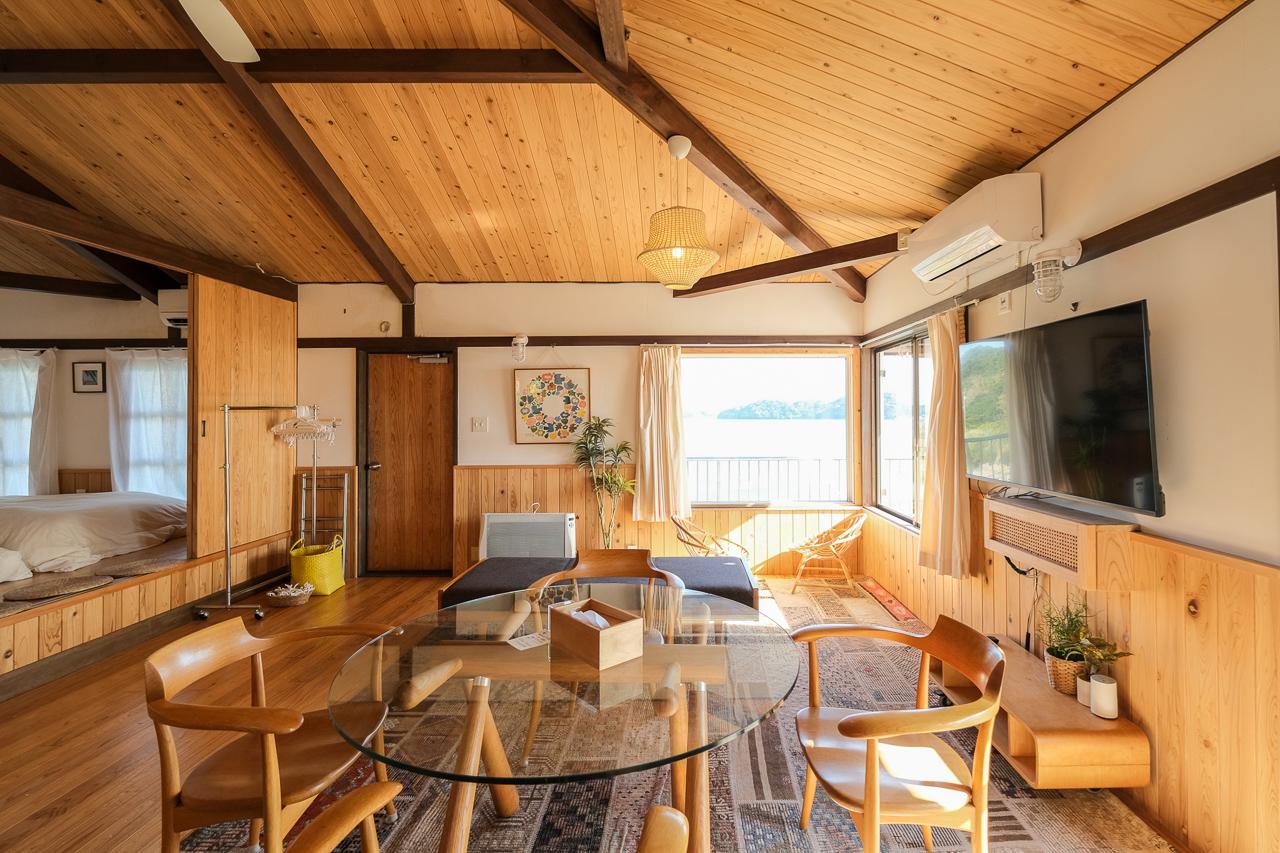 糸島市志摩芥屋の売買物件/キッチン側から見た様子