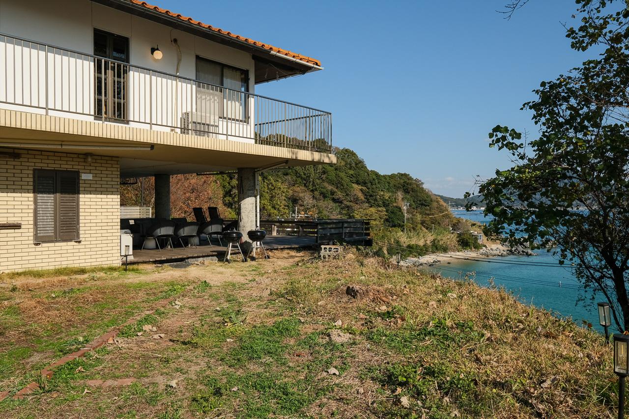 糸島市志摩芥屋の売買物件/駐車場から見た様子