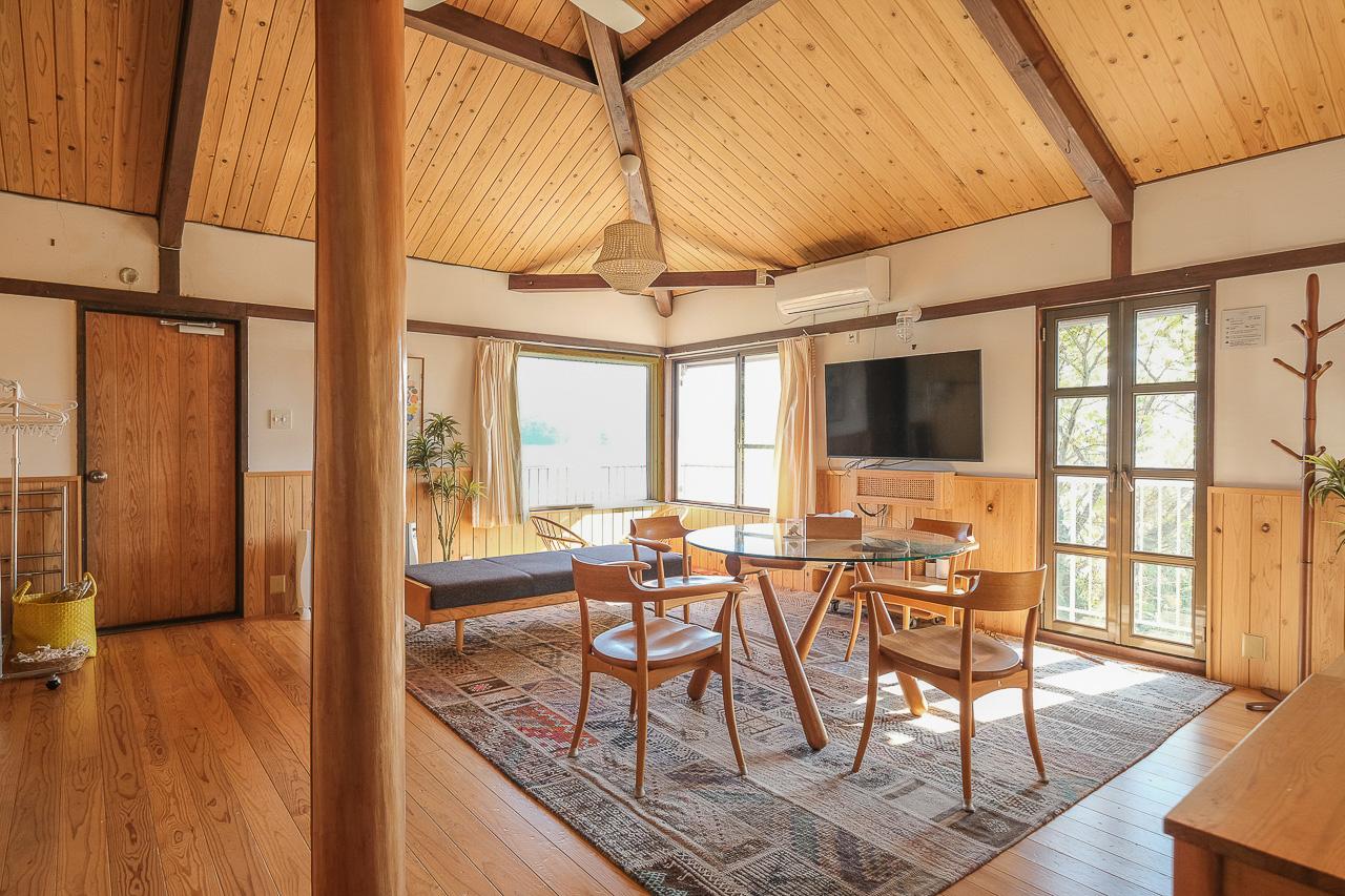 糸島市志摩芥屋の売買物件/室内は木の温もりを感じる雰囲気