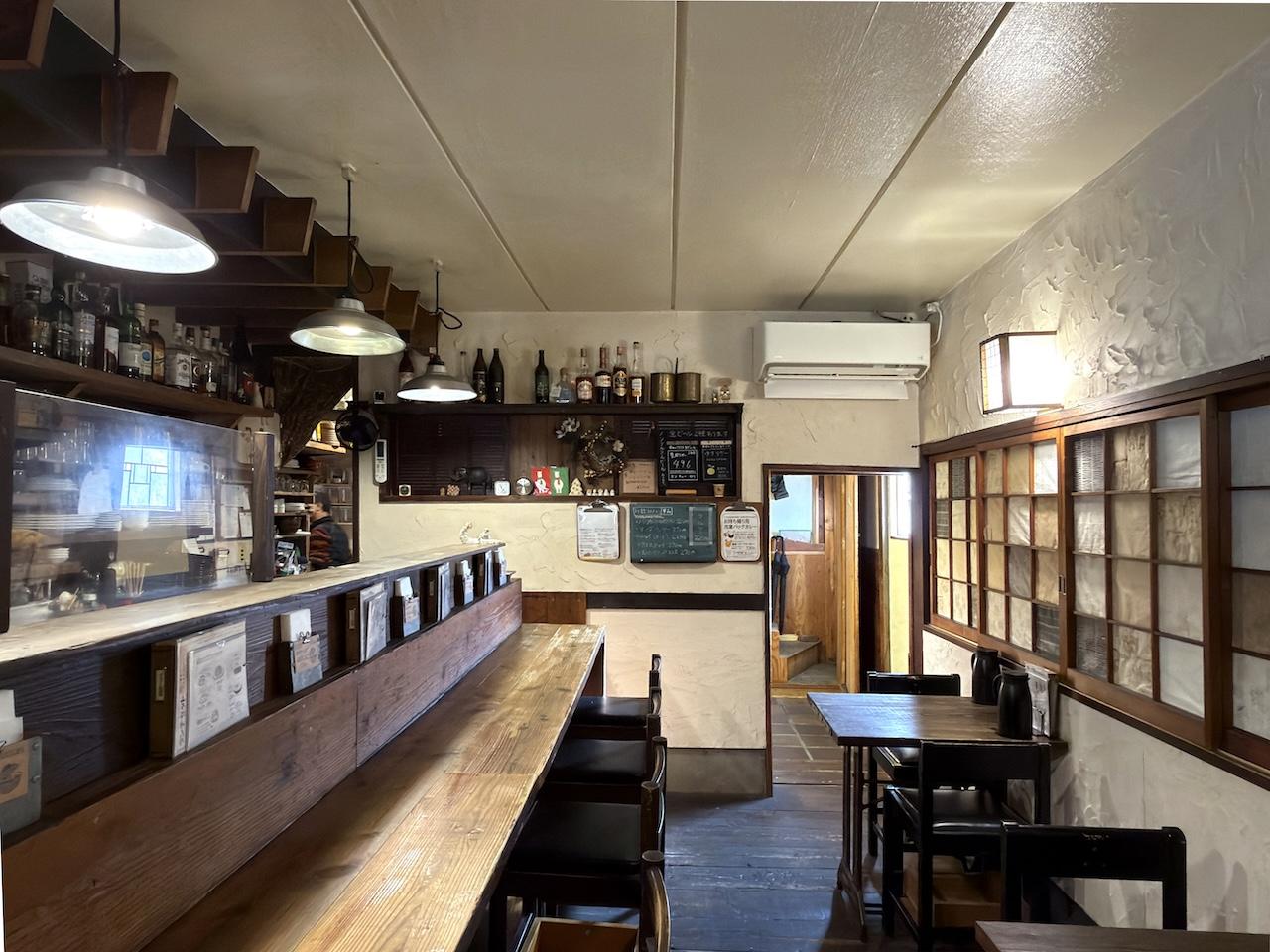 糸島市前原中央2丁目の売買物件/内装は、できる限りオーナーさんがご自身で作られたそう。