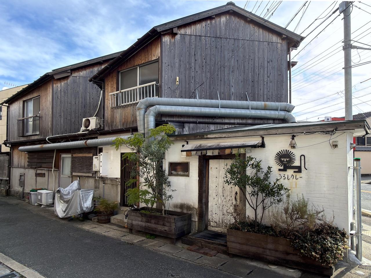 糸島市前原中央2丁目の売買物件/1階は飲食店・2階は住居して使用可能です。