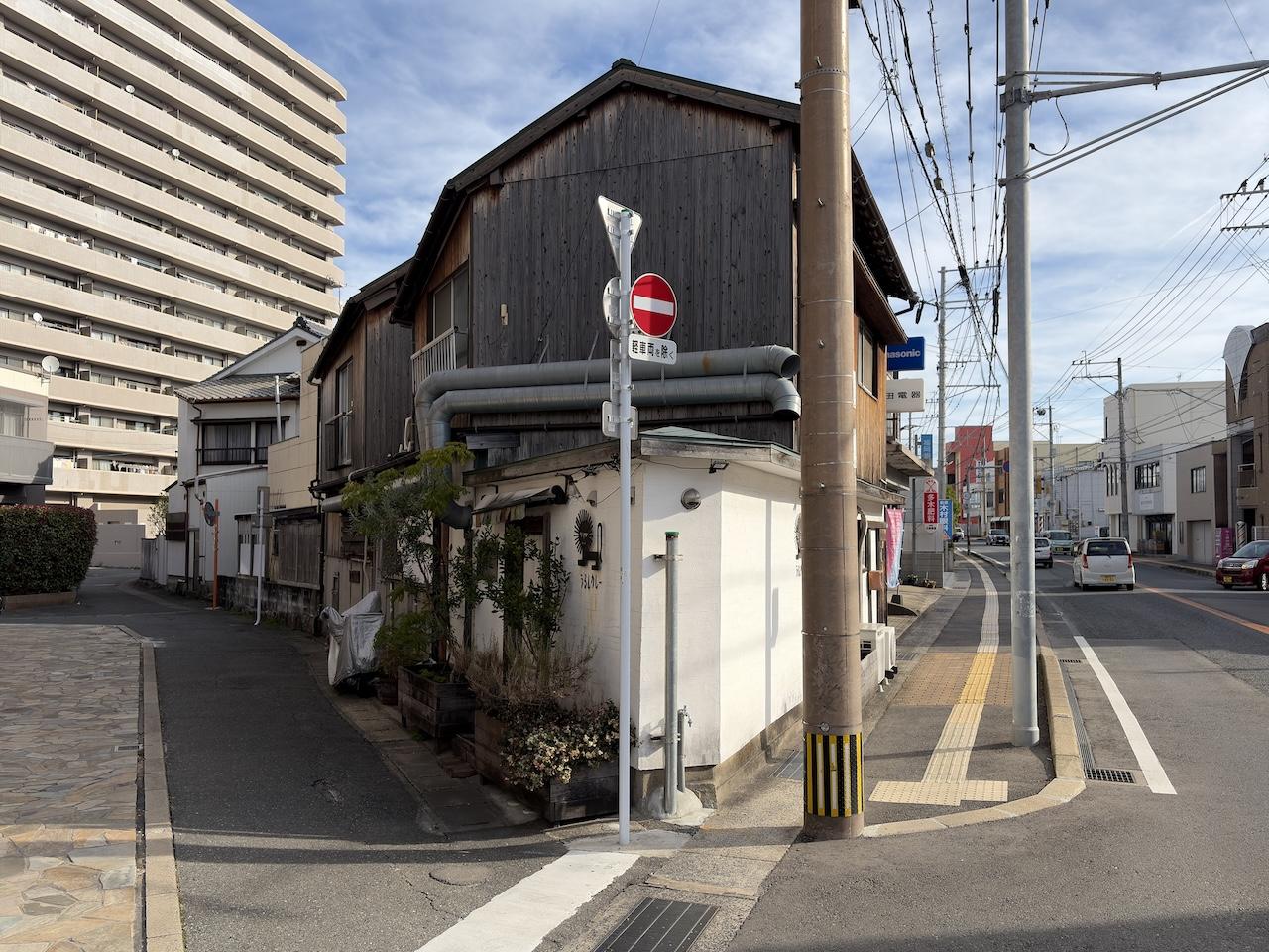 糸島市前原中央2丁目の売買物件/通りに面しているので、お店としての立地は良いです。