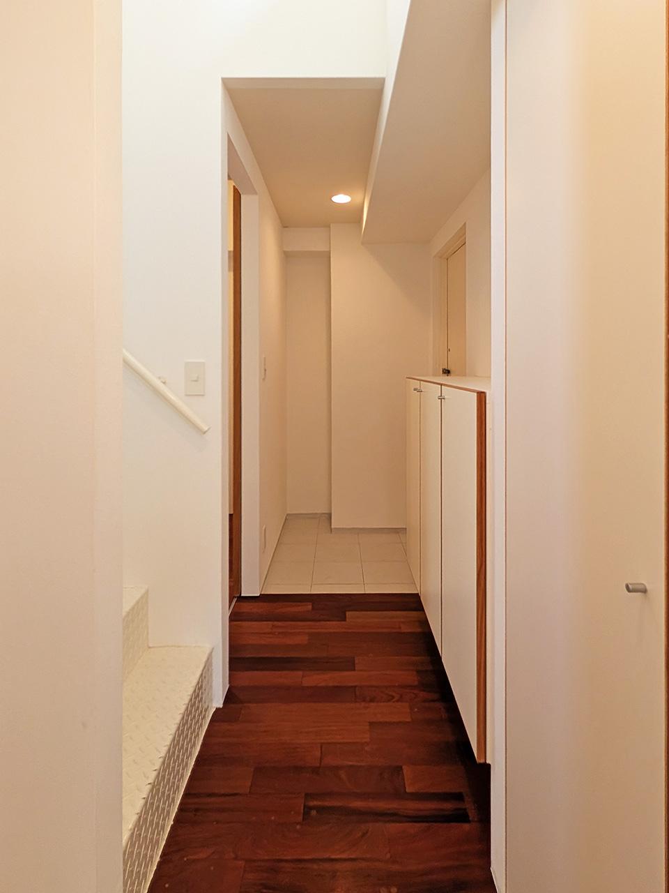 春日市春日原北町の賃貸物件/玄関。