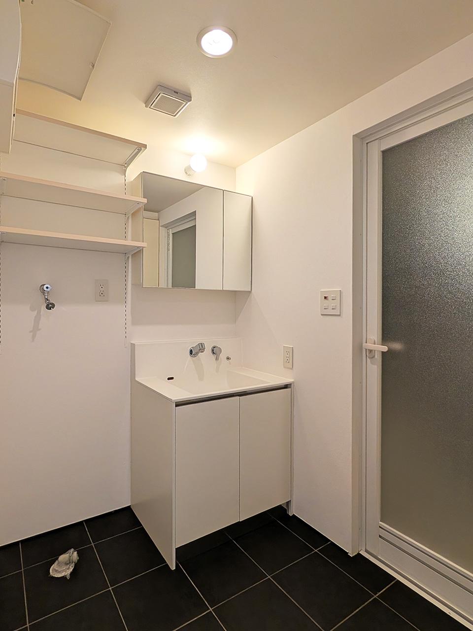 春日市春日原北町の賃貸物件/洗面スペース。