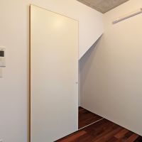 春日市春日原北町の賃貸物件/階段下を利用した収納が、嬉しいポイント。