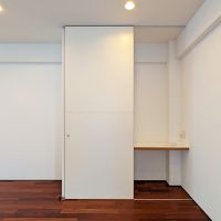 春日市春日原北町の賃貸物件/リビングにも収納完備。