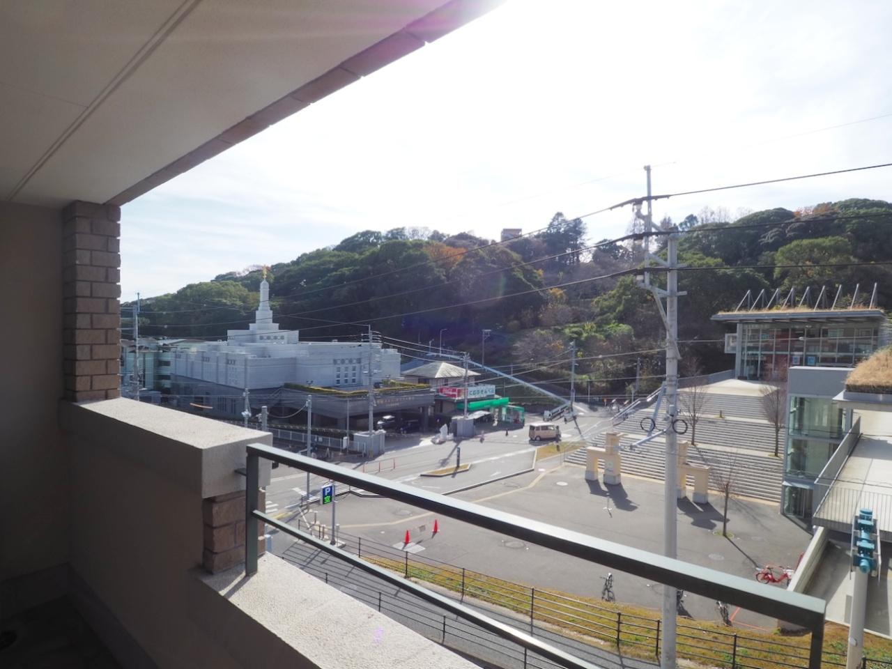 福岡市中央区平尾浄水町の賃貸物件/目の前には福岡市動物園と教会。