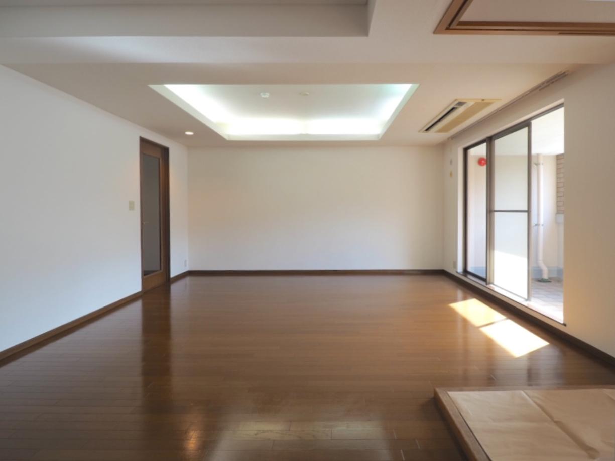 福岡市中央区平尾浄水町の賃貸物件/折り上げ天井の間接照明。