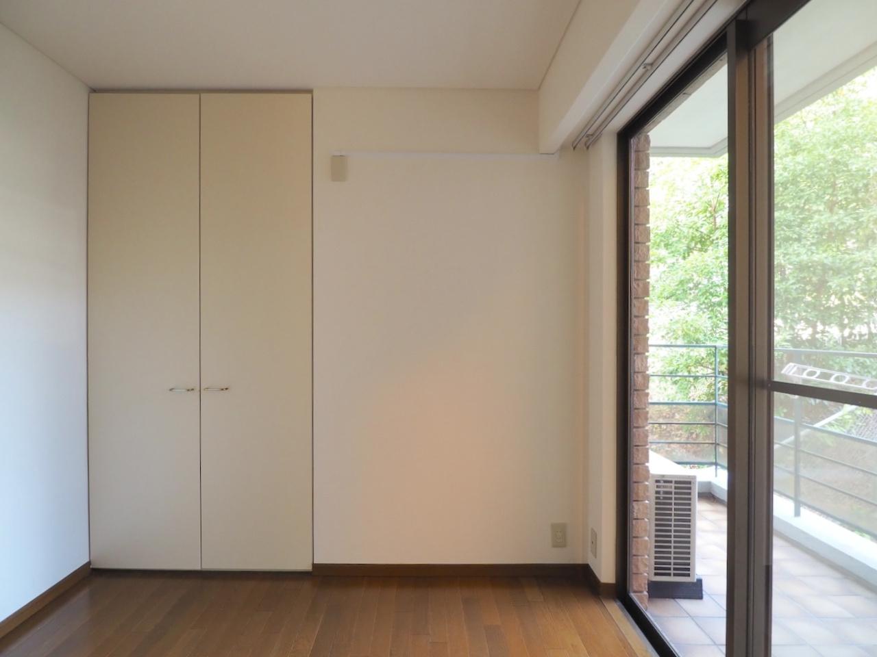 福岡市中央区平尾浄水町の賃貸物件/バルコニー側の洋室。