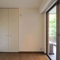 福岡市中央区平尾浄水町の賃貸物件/バルコニー側の洋室。