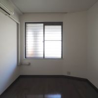 福岡市中央区平尾浄水町の賃貸物件/玄関入って左の洋室。