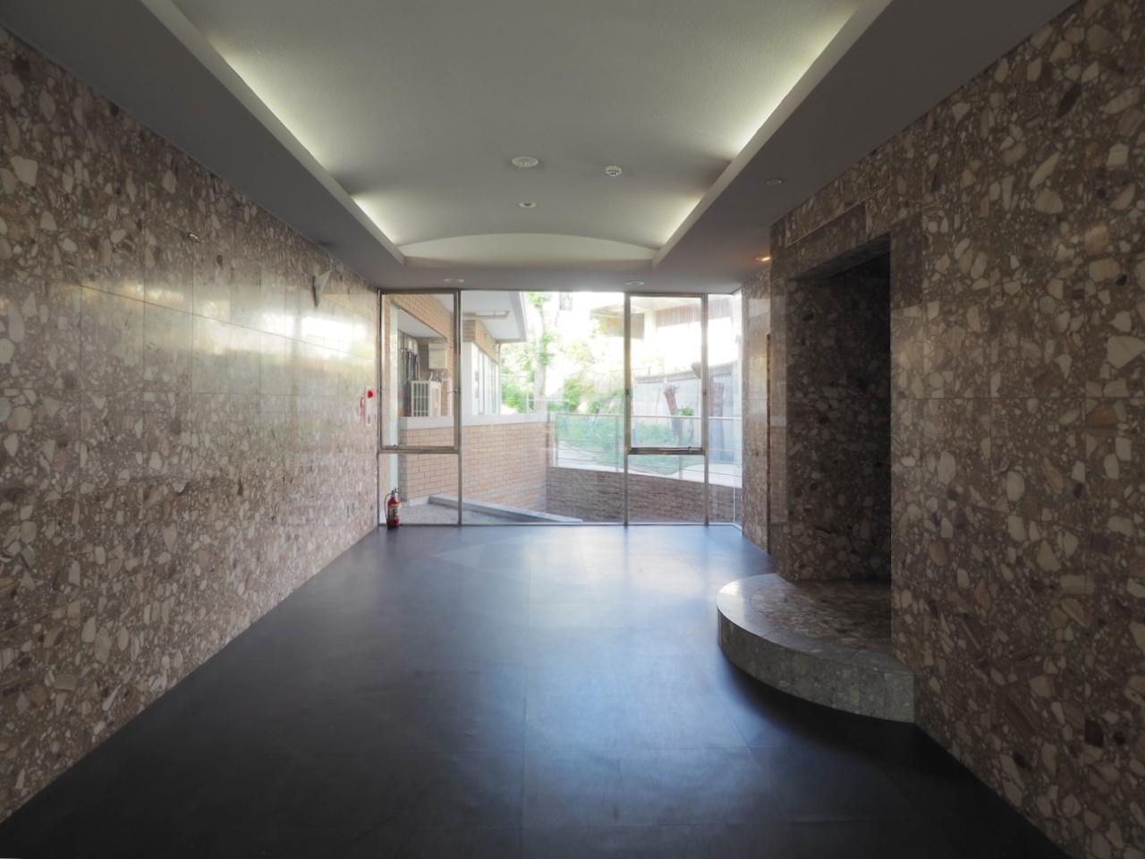 福岡市中央区平尾浄水町の賃貸物件/住居用玄関のエントランス。